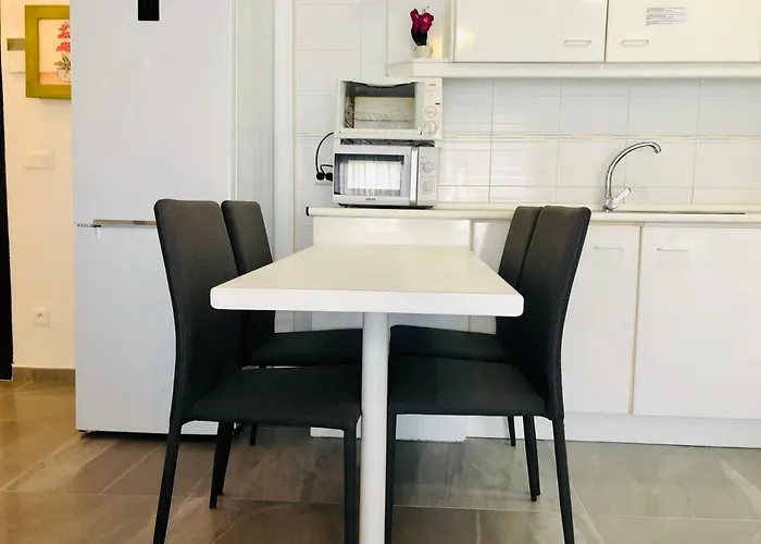 Roc Mar 6 1B - Apartamento Cerca Del Centro Y De La Playa - Terraza Con Pequenas Vistas Al Puerto